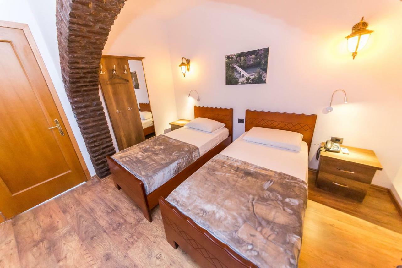 Heraklis Hotel Берат Экстерьер фото